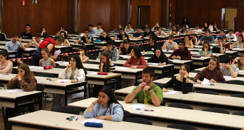 Fotos del comienzo de las pruebas de la Evaluación de Acceso a la Universidad (EvAU) en la UPNA.