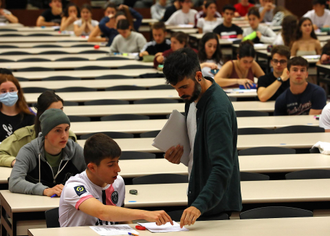 Fotos del comienzo de las pruebas de la Evaluación de Acceso a la Universidad (EvAU) en la UPNA.