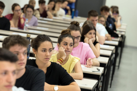 Fotos del comienzo de las pruebas de la Evaluación de Acceso a la Universidad (EvAU) en Tudela.