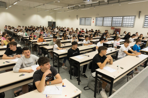 Fotos del comienzo de las pruebas de la Evaluación de Acceso a la Universidad (EvAU) en Tudela.