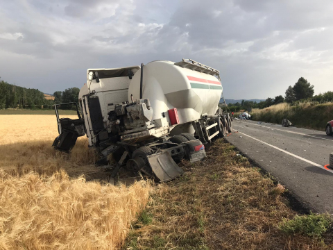 Fotos del grave accidente en la N-121 entre Barásoain y Pueyo.