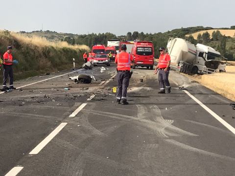 Fotos del grave accidente en la N-121 entre Barásoain y Pueyo.