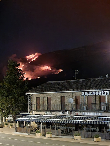 El incendio de la Sierra de Leyre visto desde Yesa