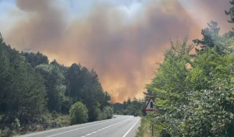 El incendio se aproxima al camping 'El Molino' subiendo El Perdón