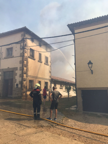 Fotos del incendio producido entre Obanos y Legarda.