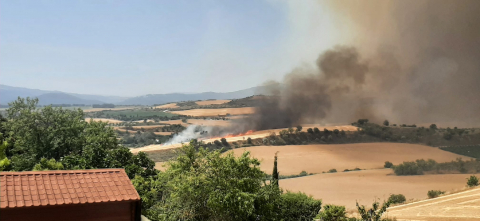 Fotos del incendio producido entre Obanos y Legarda.