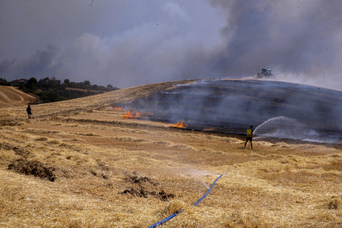 Fotos del incendio producido entre Obanos y Legarda.