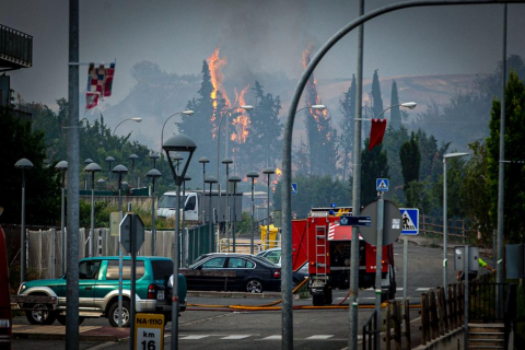 Fotos del incendio producido entre Obanos y Legarda a su llegada a Puente la Reina