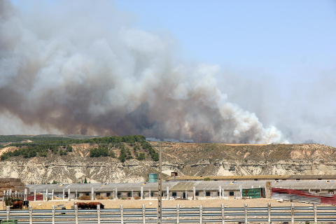 Fotos del incendio de Arguedas que ha obligado al desalojo de Sendaviva y de viviendas de Valtierra