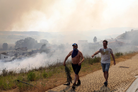 Fotos del incendio producido entre Obanos y Legarda.