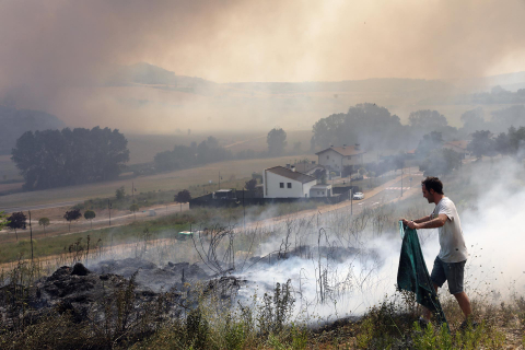 Fotos del incendio producido entre Obanos y Legarda.