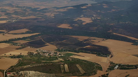 Campos quemados en Echarri, desde el alto de Etxauri.