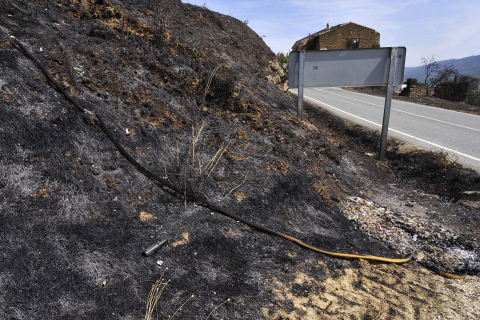 Fotos de los incendios en Navarra y sus efectos este martes. Daños causados por el incendio en San Martín de Unx.