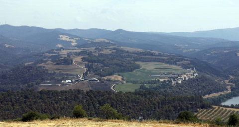 Fotos de los incendios en Navarra y sus efectos este martes. Zona quemada en el Señorío de Sarría desde Artazu.