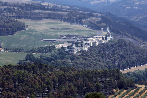 Fotos de los incendios en Navarra y sus efectos este martes. Zona quemada en el Señorío de Sarría desde Artazu.