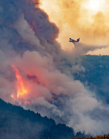 Trabajos de extinción del incendio en Gallipienzo
