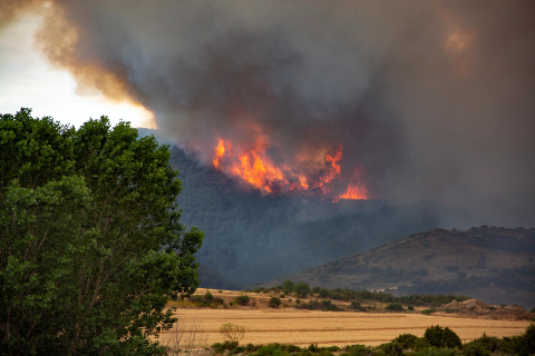Trabajos de extinción del incendio en Gallipienzo