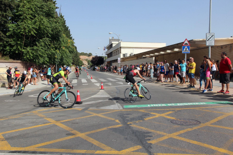 Participantes en el Triatlón Reto del Ebro 2022