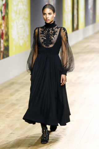 Desfile de Alta Costura de Dior colección para el otoño-invierno 2022/23.