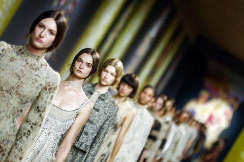 Desfile de Alta Costura de Dior colección para el otoño-invierno 2022/23.
