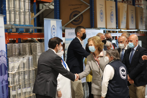 Fotos de la visita de la Reina Sofía al Banco de Alimentos de Navarra.