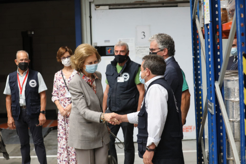 Fotos de la visita de la Reina Sofía al Banco de Alimentos de Navarra.