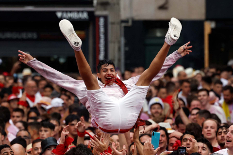 Ambiente en la Plaza Consistorial en el chupinazo 2022.