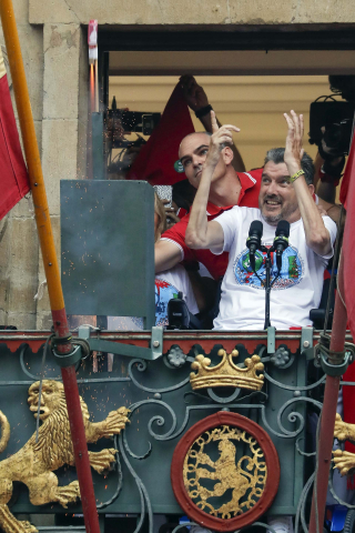 Juan Carlos Unzué,l en el balcón consistorial en el lanzamiento del chupinazo 2022.