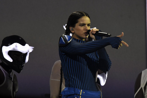 Rosalía, en el concierto de inicio de su gira en Almería.