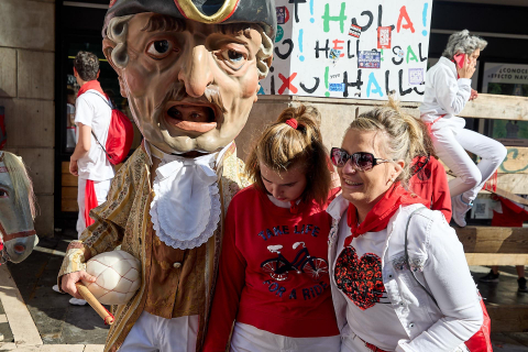 La Comparsa de Gigantes y Cabezudos, en las calles de Pamplona el 7 de julio 2022.