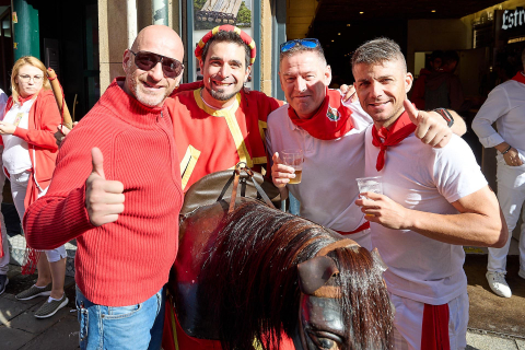 La Comparsa de Gigantes y Cabezudos, en las calles de Pamplona el 7 de julio 2022.