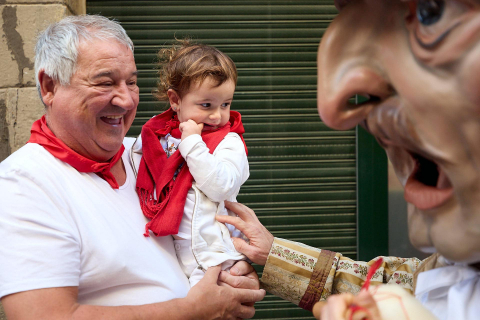 La Comparsa de Gigantes y Cabezudos, en las calles de Pamplona el 7 de julio 2022.