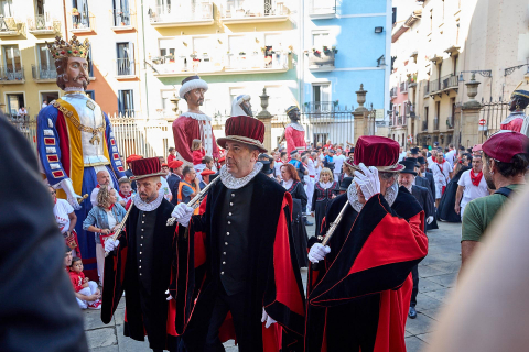 La Comparsa de Gigantes y Cabezudos, en las calles de Pamplona el 7 de julio 2022.