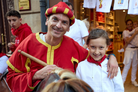 La Comparsa de Gigantes y Cabezudos, en las calles de Pamplona el 7 de julio 2022.