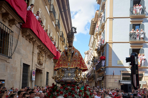 La Comparsa de Gigantes y Cabezudos, en las calles de Pamplona el 7 de julio 2022.