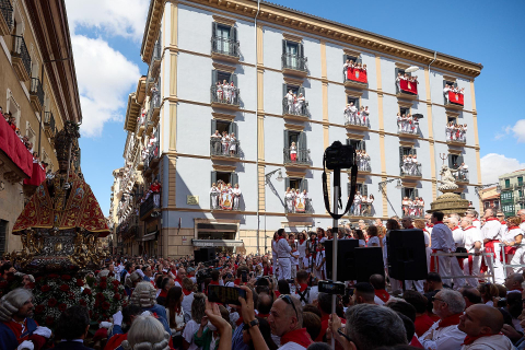 La Comparsa de Gigantes y Cabezudos, en las calles de Pamplona el 7 de julio 2022.