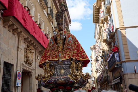 La Comparsa de Gigantes y Cabezudos, en las calles de Pamplona el 7 de julio 2022.