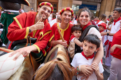 La Comparsa de Gigantes y Cabezudos, en las calles de Pamplona el 7 de julio 2022.