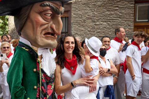 La Comparsa de Gigantes y Cabezudos, en las calles de Pamplona el 7 de julio 2022.