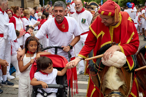 La Comparsa de Gigantes y Cabezudos, en las calles de Pamplona el 7 de julio 2022.