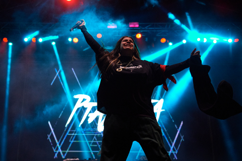 Imagen del concierto de Ms Nina y PtaZeta en los Fueros