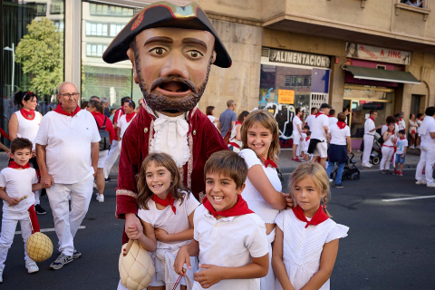Comparsa de Gigantes y Cabezudos día 9