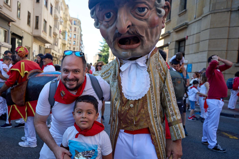 Comparsa de Gigantes y Cabezudos día 9