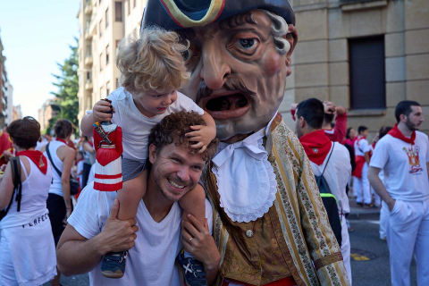 Comparsa de Gigantes y Cabezudos día 9