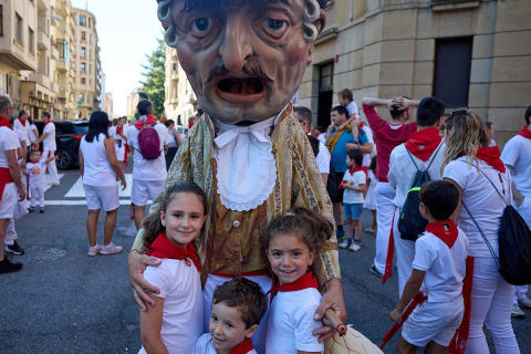 Comparsa de Gigantes y Cabezudos día 9