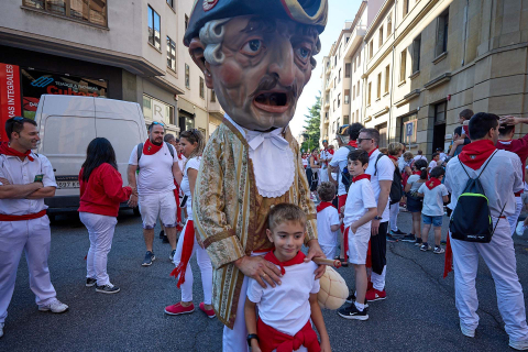 Comparsa de Gigantes y Cabezudos día 9