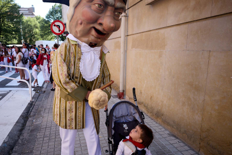 Comparsa de Gigantes y Cabezudos día 9