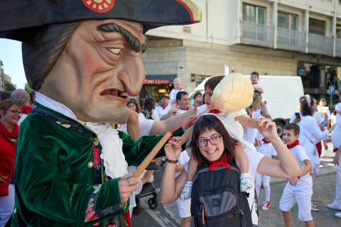 Comparsa de Gigantes y Cabezudos día 9