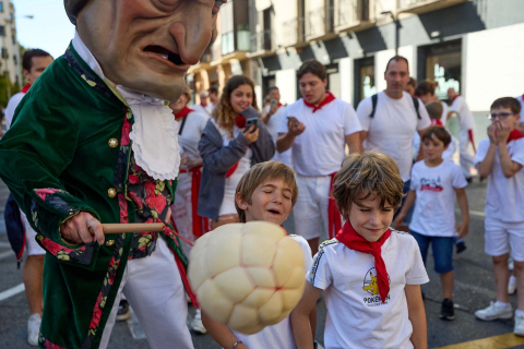 Comparsa de Gigantes y Cabezudos día 9