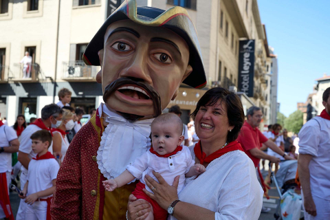 Comparsa de Gigantes y Cabezudos día 9
